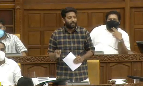 സർക്കാർ സർവീസിൽ കയറാൻ വേണ്ടി ചെറുപ്പക്കാർക്ക്​ സ്വപ്​നയായി മാറാൻ കഴിയില്ല -ഷാഫി പറമ്പിൽ