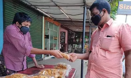 കോവിഡ് തീർത്ത പ്രതിസന്ധിയിൽ നിന്ന് കരകയറാൻ ഓണവിപണിയെ ആശ്രയിച്ച് അരുൺ കോവിഡ് തീർത്ത പ്രതിസന്ധിയിൽ നിന്ന് കരകയറാൻ ഓണവിപണിയെ ആശ്രയിച്ച് അരുൺ