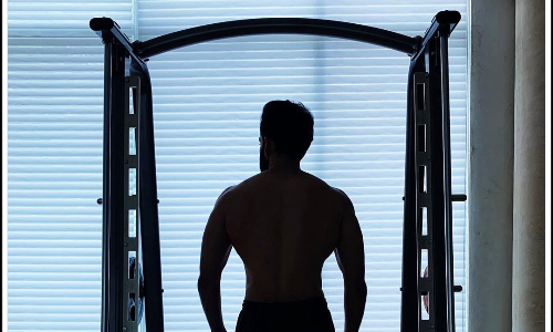 അപ്പനേംകൂട്ടി ജിമ്മിലേക്ക്​ വാ; ടോവിനോയെ ക്ഷണിച്ച്​ പൃഥ്വീരാജ്​