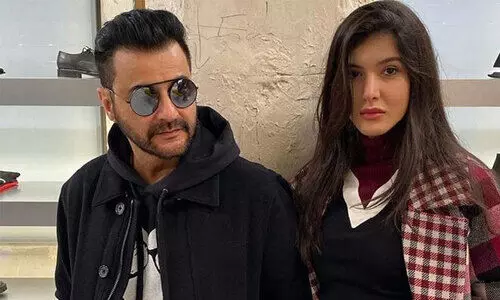 വൈകിയത്​ മഹാമാരി കാരണം, എങ്കിലും പെട്ടന്നുതന്നെ വരും; മകളുടെ ബോളിവുഡ്​ അരങ്ങേറ്റത്തെ കുറിച്ച്​ സഞ്ജയ്​ കപൂർ