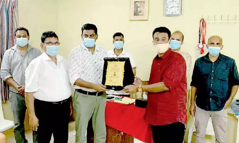 നഹാസിന് നവയുഗം യാത്രയയപ്പ് നൽകി നഹാസിന് നവയുഗം യാത്രയയപ്പ് നൽകി