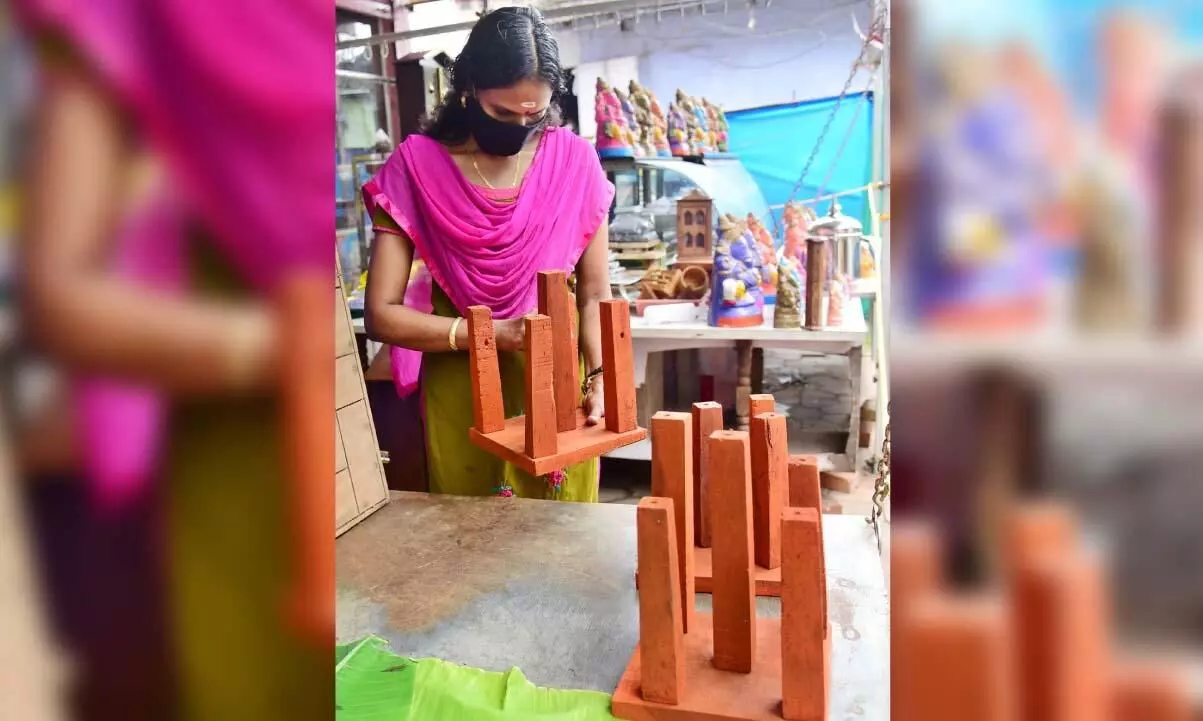 ഓണത്തപ്പനെ വിറ്റും ഓണമുണ്ണാം ഓണത്തപ്പനെ വിറ്റും ഓണമുണ്ണാം