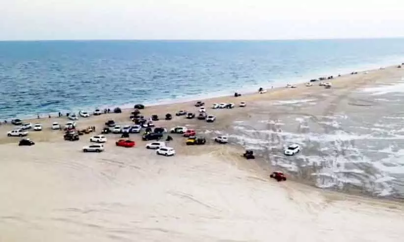 ബീച്ചുകളിലെത്താം, കാലാവസ്​ഥ മുന്നറിയിപ്പുകൾ പാലിച്ച്​