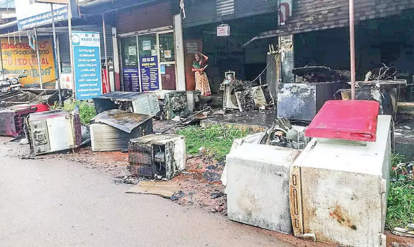 പുത്തൻചിറയിൽ കടയിൽ തീപിടിത്തം