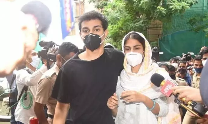 സുശാന്തിൻെറ മരണം: സി.ബി.ഐ റിയ ചക്രവർത്തി​യെ ചോദ്യം ചെയ്യലിന്​ വിളിപ്പിച്ചില്ലെന്ന്​ അഭിഭാഷകൻ