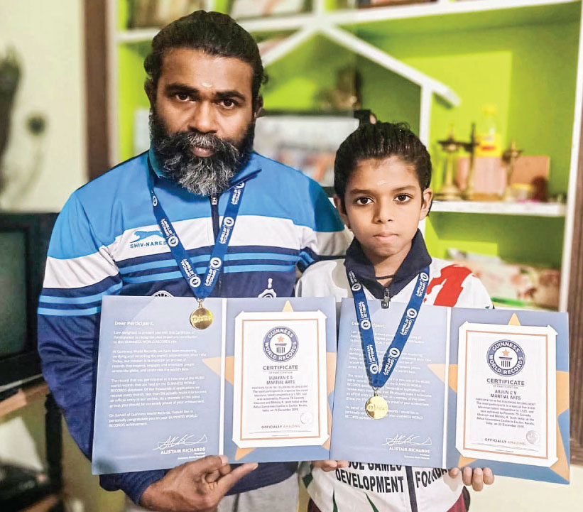 യോഗയിൽ ഗിന്നസ് വേൾഡ് റെക്കോഡ് നേടി അച്ഛനും മകനും യോഗയിൽ ഗിന്നസ് വേൾഡ് റെക്കോഡ് നേടി അച്ഛനും മകനും