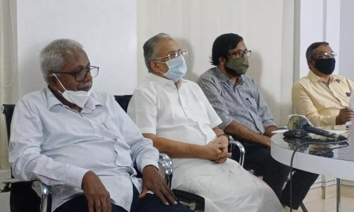 ഇവിടെ ഇങ്ങിനെ ഒരാൾ; ഒ. അബ്​ദുറഹ്​മാനെ കുറിച്ചുള്ള  ഡോകുമെന്‍ററി പ്രകാശനം​ ചെയ്​തു