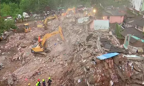 മഹാരാഷ്​ട്രയിൽ ബഹുനില കെട്ടിടം തകർന്ന് രണ്ട് മരണം; 60 പേരെ രക്ഷപ്പെടുത്തി