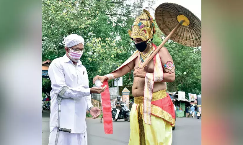 ആധികൾ വ്യാധികളൊന്നും വേണ്ട; പോട്ടെ കൊറോണ പാതാളത്തിലേക്ക്