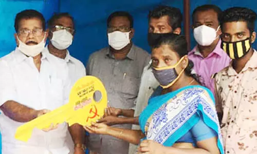 സി.​പി.​എം വീ​ട് നി​ർ​മി​ച്ചു​ന​ൽ​കി​