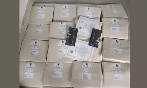 എം.എൽ.എ എക്സലൻസ് അവാർഡ് വീട്ടിലെത്തിച്ച് തുടങ്ങി എം.എൽ.എ എക്സലൻസ് അവാർഡ് വീട്ടിലെത്തിച്ച് തുടങ്ങി