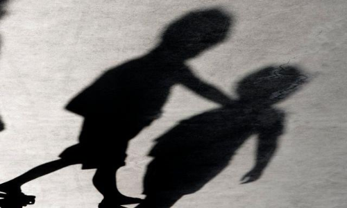 കളിക്കുന്നതിനിടെ തർക്കം; ഏഴു വയസുകാരൻ നാലുവയസുകാരൻെറ കഴുത്തുമുറിച്ചു