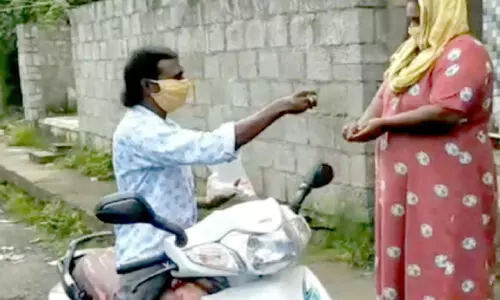 മുച്ചക്ര വാഹനത്തിൽ കോവിഡ് പ്രതിരോധ പ്രവർത്തനവുമായി റഫീഖ്