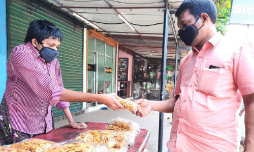 ജീ​വി​ത തി​രി​ച്ചു​പി​ടി​ക്കാ​ൻ ഓ​ണ​വി​പ​ണി​യെ ആ​ശ്ര​യി​ച്ച് അ​രു​ൺ