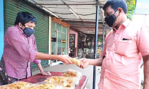 ജീ​വി​ത തി​രി​ച്ചു​പി​ടി​ക്കാ​ൻ ഓ​ണ​വി​പ​ണി​യെ ആ​ശ്ര​യി​ച്ച് അ​രു​ൺ