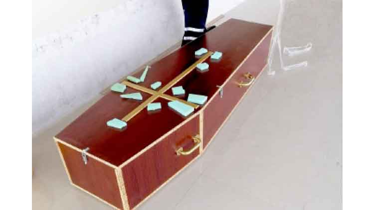 തടസ്സങ്ങളുടെ പെരുമഴക്കൊടുവിൽ 29ാം ദിവസം ഫ്രഡിക്ക് അന്ത്യനിദ്ര തടസ്സങ്ങളുടെ പെരുമഴക്കൊടുവിൽ 29ാം ദിവസം ഫ്രഡിക്ക് അന്ത്യനിദ്ര