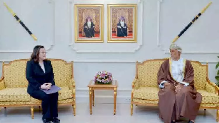 സ​യ്യി​ദ്​ ശി​ഹാ​ബ്​ അ​മേ​രി​ക്ക​ൻ അം​ബാ​സ​ഡ​റു​മാ​യി കൂ​ടി​ക്കാ​ഴ്​​ച ന​ട​ത്തി