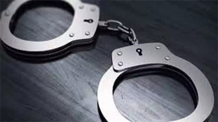 കാര്‍ മോഷണം: മൂന്നുപേര്‍ പിടിയില്‍