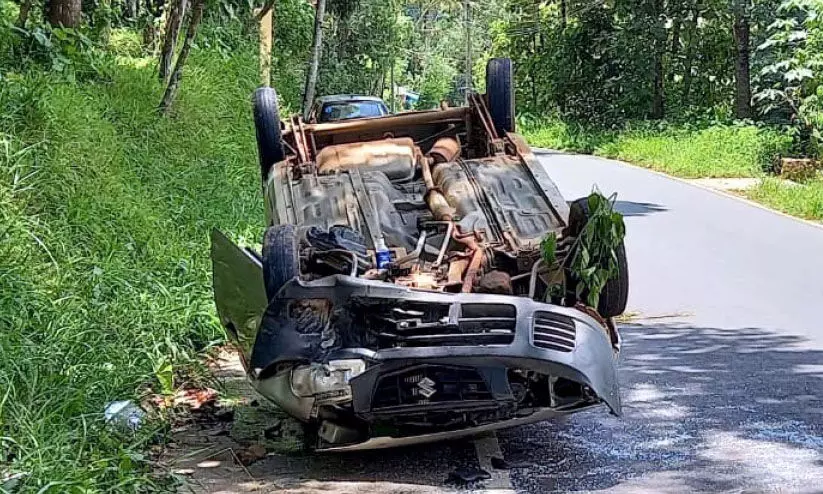 കാർ മറിഞ്ഞ്​ അഞ്ചുപേർക്ക് പരിക്ക്