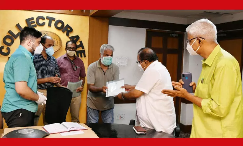 ഓണസമ്മാനമായി എറണാകുളം ജില്ലയിൽ 1006 കുടുംബങ്ങൾക്ക് പട്ടയം ഓണസമ്മാനമായി എറണാകുളം ജില്ലയിൽ 1006 കുടുംബങ്ങൾക്ക് പട്ടയം