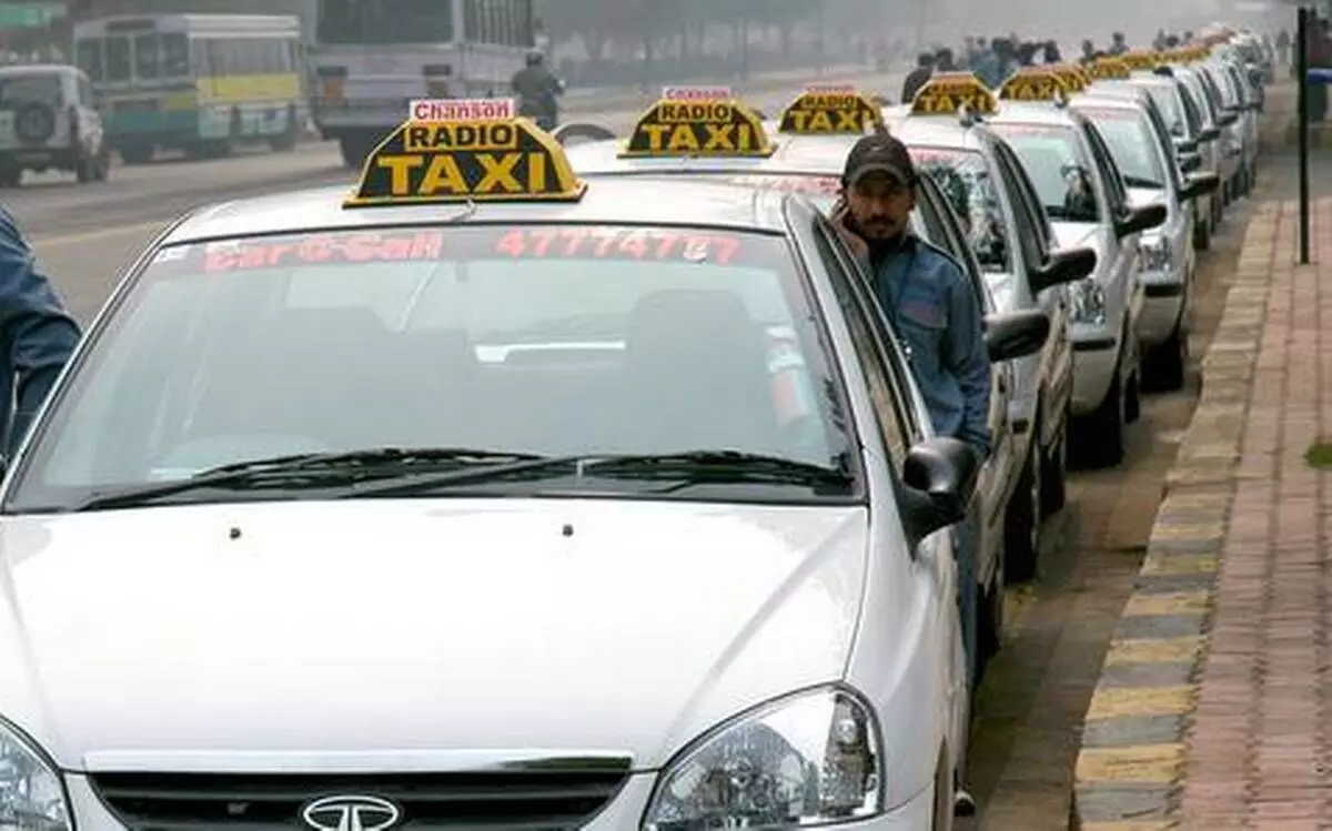 ഫിറ്റ്നസിന് ജി.പി.എസ് നിർബന്ധം; കോവിഡ് കാലത്തും പൊറുതിമുട്ടി ടാക്സി തൊഴിലാളികൾ ഫിറ്റ്നസിന് ജി.പി.എസ് നിർബന്ധം; കോവിഡ് കാലത്തും പൊറുതിമുട്ടി ടാക്സി തൊഴിലാളികൾ