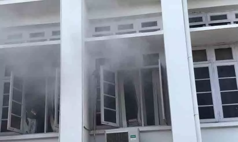 രേഖകളെല്ലാം സുരക്ഷിതം, തീ പിടിച്ചത് ഗസ്റ്റ് ഹൗസ് റൂം ബുക്കിംഗിന്റെ ഫയലുകളെന്ന് അഡീഷണൽ സെക്രട്ടറി രേഖകളെല്ലാം സുരക്ഷിതം, തീ പിടിച്ചത് ഗസ്റ്റ് ഹൗസ് റൂം ബുക്കിംഗിന്റെ ഫയലുകളെന്ന് അഡീഷണൽ സെക്രട്ടറി