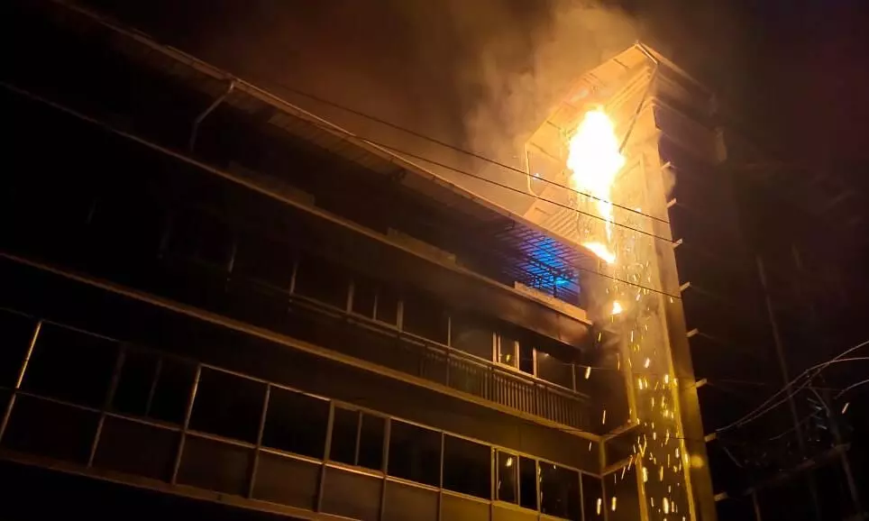 കുന്നംകുളത്ത് വസ്ത്രനിർമാണ സ്ഥാപനത്തിൽ തീപിടിത്തം കുന്നംകുളത്ത് വസ്ത്രനിർമാണ സ്ഥാപനത്തിൽ തീപിടിത്തം