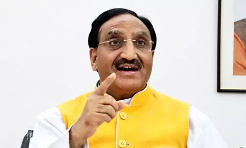 നീറ്റ്​/ജെ.ഇ.ഇ പരീക്ഷകൾ വിദ്യാർഥികളുടെയും രക്ഷിതാക്കളുടെയും സമ്മർദ്ദം മൂലം- കേന്ദ്ര വിദ്യാഭ്യാസ മന്ത്രി