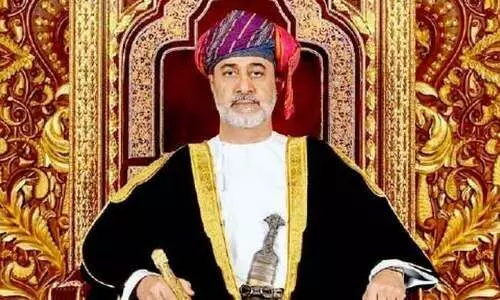 നിർധന വിദ്യാർഥികൾക്ക് ലാപ്ടോപ് നൽകാൻ സുൽത്താെൻറ ഉത്തരവ് നിർധന വിദ്യാർഥികൾക്ക് ലാപ്ടോപ് നൽകാൻ സുൽത്താെൻറ ഉത്തരവ്