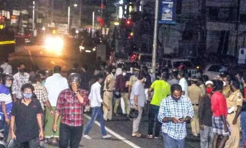 തീപിടിത്തത്തിെൻറ ആശങ്കയിൽ കോഴിക്കോട് നഗരം തീപിടിത്തത്തിെൻറ ആശങ്കയിൽ കോഴിക്കോട് നഗരം