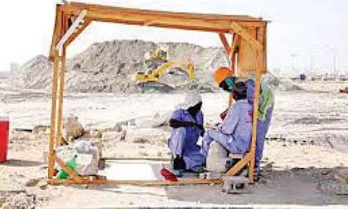 ഉച്ചസമയത്തെ പുറംജോലി വിലക്ക് തീരാൻ ദിവസങ്ങൾ മാത്രം; താപനില ഉയർന്നുതന്നെ ഉച്ചസമയത്തെ പുറംജോലി വിലക്ക് തീരാൻ ദിവസങ്ങൾ മാത്രം; താപനില ഉയർന്നുതന്നെ