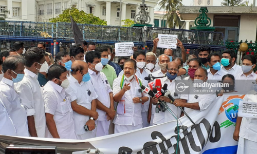 ഫയലുകൾ നശിപ്പിച്ചത് സ്വപ്നയെ രക്ഷിക്കാൻ; പഴയ ഫാൻ കെട്ടിത്തൂക്കി ജനത്തെ തെറ്റിദ്ധരിപ്പിക്കുന്നു -ചെന്നിത്തല