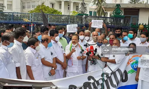 ഫയലുകൾ നശിപ്പിച്ചത് സ്വപ്നയെ രക്ഷിക്കാൻ; പഴയ ഫാൻ കെട്ടിത്തൂക്കി ജനത്തെ തെറ്റിദ്ധരിപ്പിക്കുന്നു -ചെന്നിത്തല ഫയലുകൾ നശിപ്പിച്ചത് സ്വപ്നയെ രക്ഷിക്കാൻ; പഴയ ഫാൻ കെട്ടിത്തൂക്കി ജനത്തെ തെറ്റിദ്ധരിപ്പിക്കുന്നു -ചെന്നിത്തല