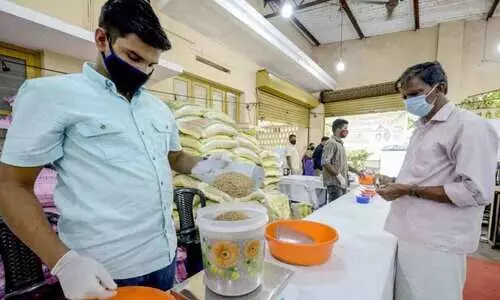 മട്ട അരിക്ക് 24, പഞ്ചസാര 22; വിലക്കുറവിൻ മേളവുമായി സപ്ലൈകോ ഓണച്ചന്ത മട്ട അരിക്ക് 24, പഞ്ചസാര 22; വിലക്കുറവിൻ മേളവുമായി സപ്ലൈകോ ഓണച്ചന്ത