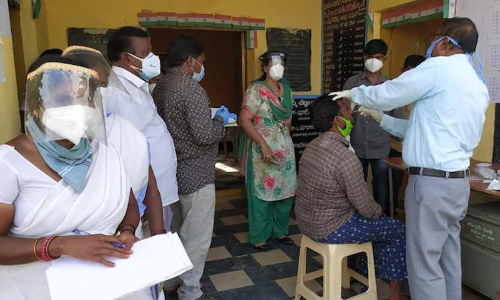 പെൻഷൻ വിതരണത്തിനെത്തിയാൾക്ക്​ കോവിഡ്​; 100ഒാളം പേർക്ക് സമ്പർക്കത്തിലൂടെ​ രോഗബാധ