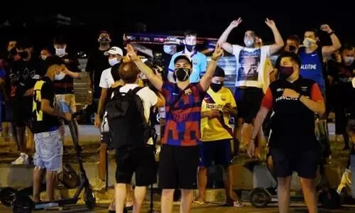 മെസ്സി ബാഴ്​സ വിടുന്നു; പ്രതിഷേധവുമായി കാറ്റലോണിയക്കാർ തെരുവിൽ