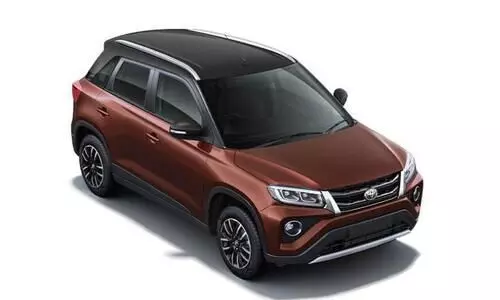 ടൊയോട്ട അർബൻ ക്രൂസർ ചിത്രങ്ങൾ കാണാം;  കറുപ്പും തവിട്ടും ഇടകലർന്നത്​ പുതിയ അനുഭവം