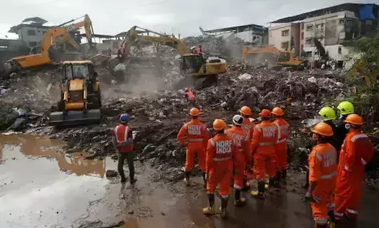 റായ്​ഗഢ്​​ കെട്ടിടദുരന്തം: ഒാക്​സിജൻ മാസ്ക്കിൽ അതിജീവിച്ച്​ 60കാരി
