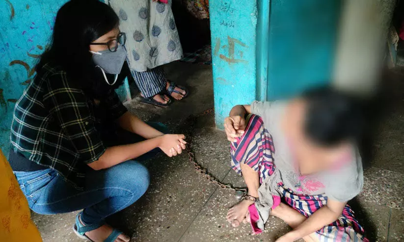 ഭർത്താവ് ചങ്ങലക്കിട്ട് പീഡിപ്പിച്ച 32കാരിക്ക് ആറുമാസത്തിന് ശേഷം മോചനം ഭർത്താവ് ചങ്ങലക്കിട്ട് പീഡിപ്പിച്ച 32കാരിക്ക് ആറുമാസത്തിന് ശേഷം മോചനം