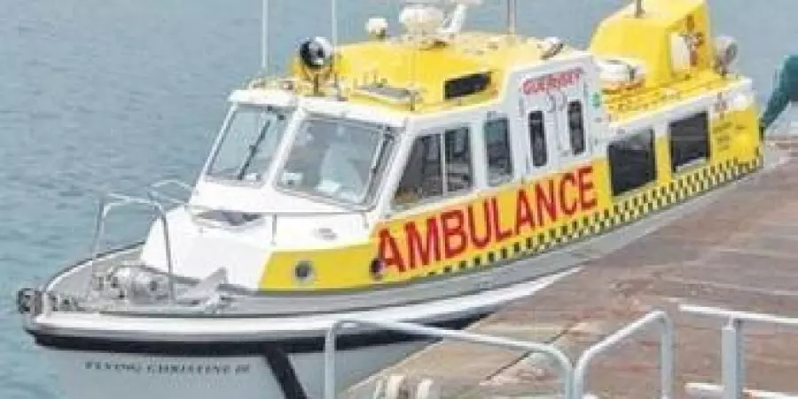 ആദ്യ അത്യാധുനിക മറൈൻ ആംബുലൻസ് പ്രതീക്ഷ ഒരുങ്ങി