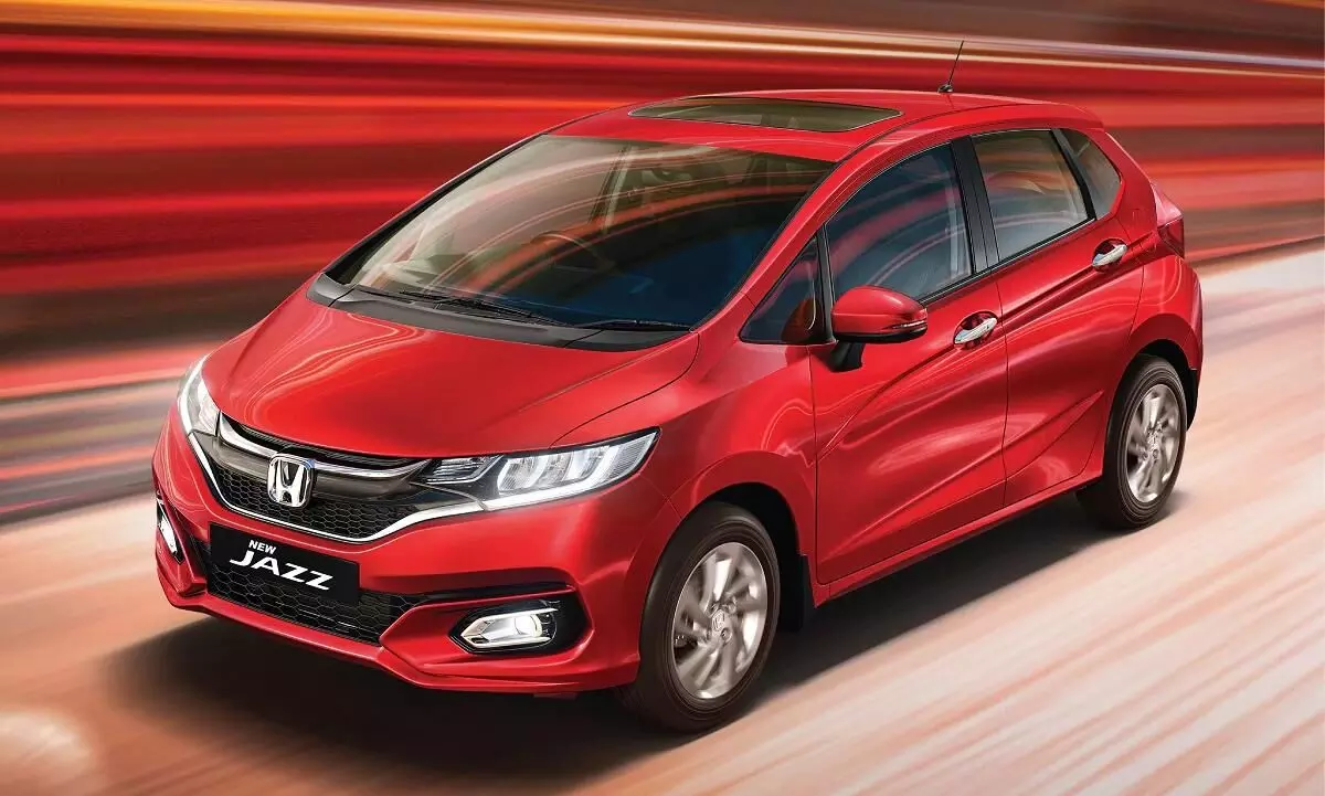 ജാസ് ഇനി പെട്രോളിൽ മാത്രം; ഒാേട്ടാമാറ്റികിന് 15000 രൂപ വില കുറഞ്ഞു ജാസ് ഇനി പെട്രോളിൽ മാത്രം; ഒാേട്ടാമാറ്റികിന് 15000 രൂപ വില കുറഞ്ഞു