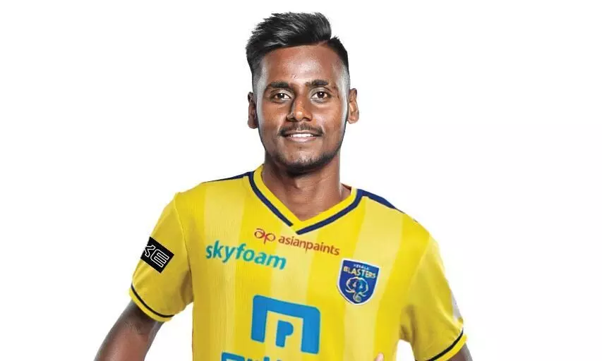 മിഡ്ഫീൽഡിൽ കരുത്തുകൂട്ടി ബ്ലാസ്റ്റേഴ്സ്; രോഹിത് കുമാർ കെ.ബി.എഫ്.സിക്കായി ബൂട്ടണിയും മിഡ്ഫീൽഡിൽ കരുത്തുകൂട്ടി ബ്ലാസ്റ്റേഴ്സ്; രോഹിത് കുമാർ കെ.ബി.എഫ്.സിക്കായി ബൂട്ടണിയും