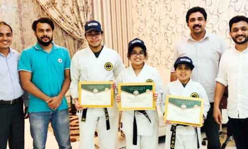 ബ്ലാക്ക് ബെൽറ്റ് ലഭിച്ച സഹോദരങ്ങൾക്ക്​ ആദരം