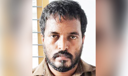 കമ്പ്യൂട്ടർ സെൻററിലെ ബാറ്ററികൾ ഒാ​േട്ടായിൽ കടത്തിയ പ്രതി പിടിയിൽ