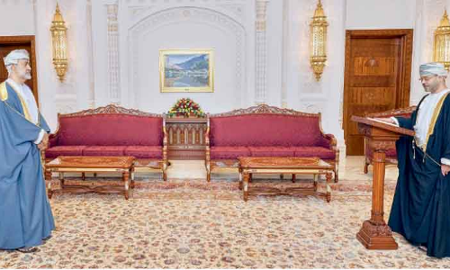 മന്ത്രിമാർ സുൽത്താന്​ മുന്നിൽ സത്യ പ്രതിജ്​ഞ ചെയ്​ത്​ ചുമതലയേറ്റു