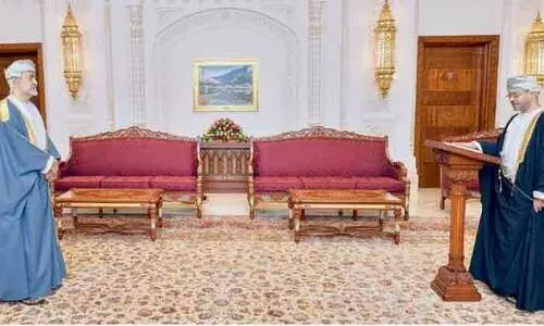 മന്ത്രിമാർ സുൽത്താന്​ മുന്നിൽ സത്യ പ്രതിജ്​ഞ ചെയ്​ത്​ ചുമതലയേറ്റു