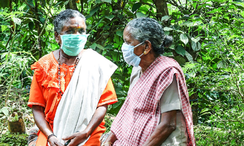 കൊലുമ്പന്‍ കോളനി നിവാസികളായ രാജമ്മയും കമലാക്ഷിയും