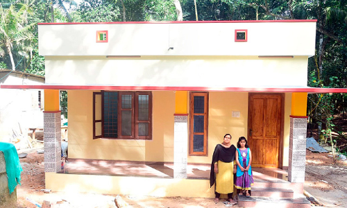 അ​ഭി​രാ​മി ഭ​വ​ന് പാ​ലു​കാ​ച്ച്, അ​ന്തി​യു​റ​ങ്ങാ​ൻ അ​ഭി​രാ​മി​യി​ല്ല