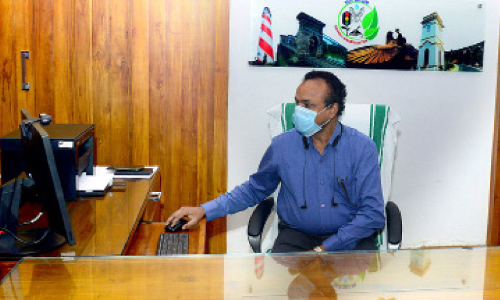 രണ്ട്​ ചേംബറിലും ഇരുന്ന കലക്ടറായി ബി. അബ്​ദുല്‍ നാസര്‍