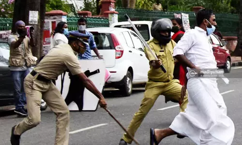 അകലം പാലിച്ച് അടി...